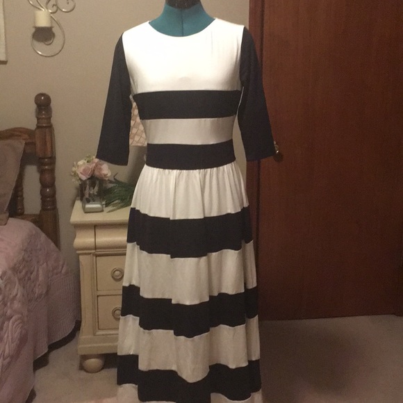 Dresses & Skirts - Dress